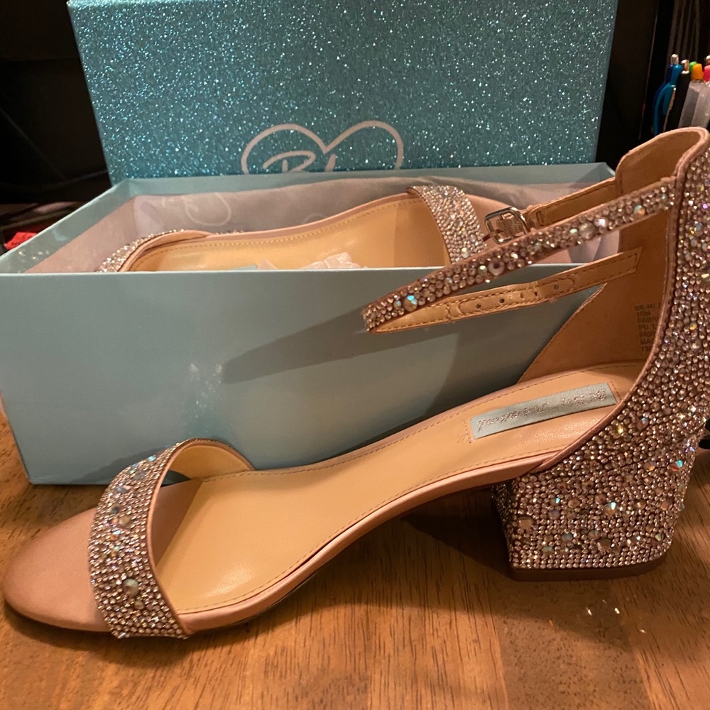 Betsy Johnson SB-Mari Champagne